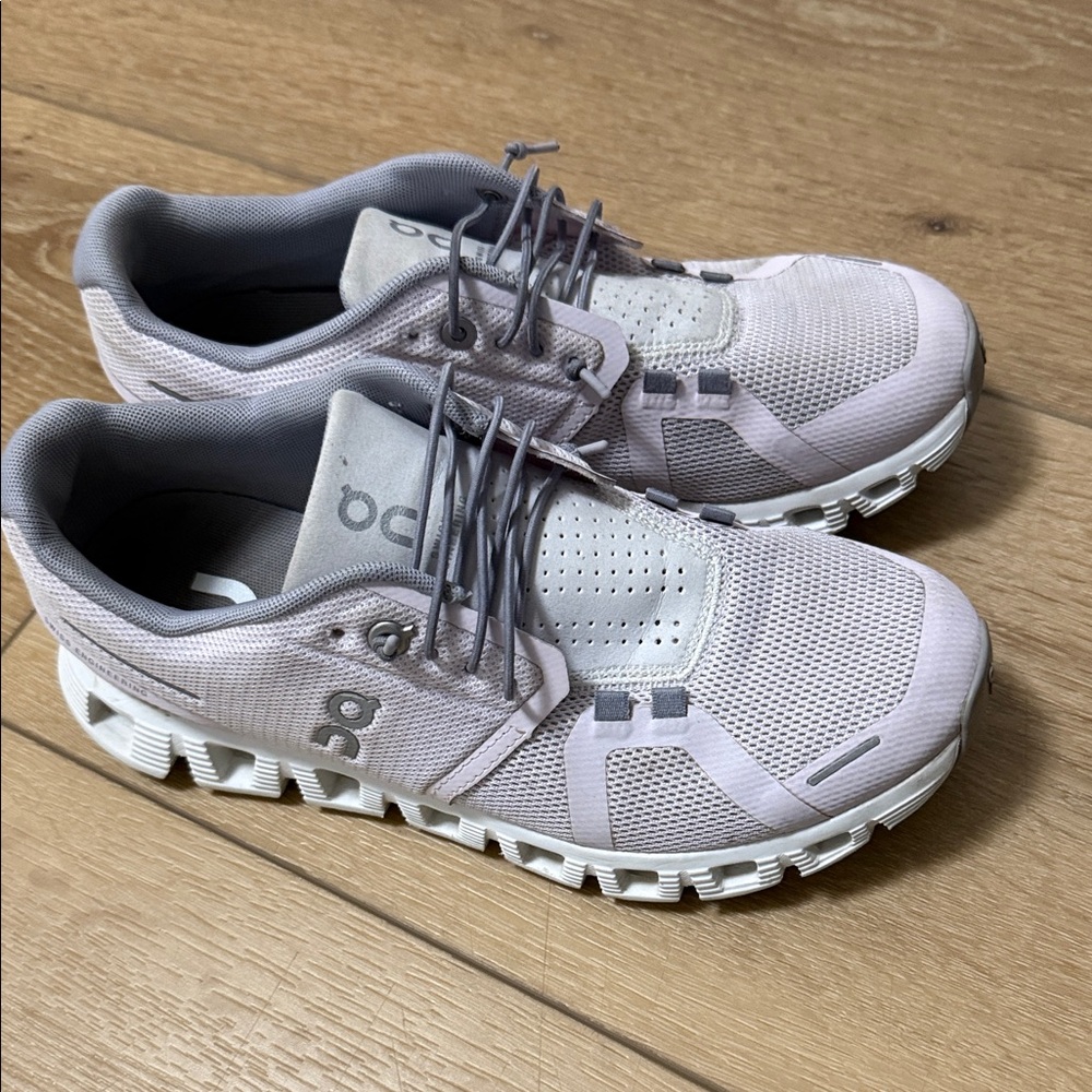 On Running Women's Light lavender and Gray Sneakers